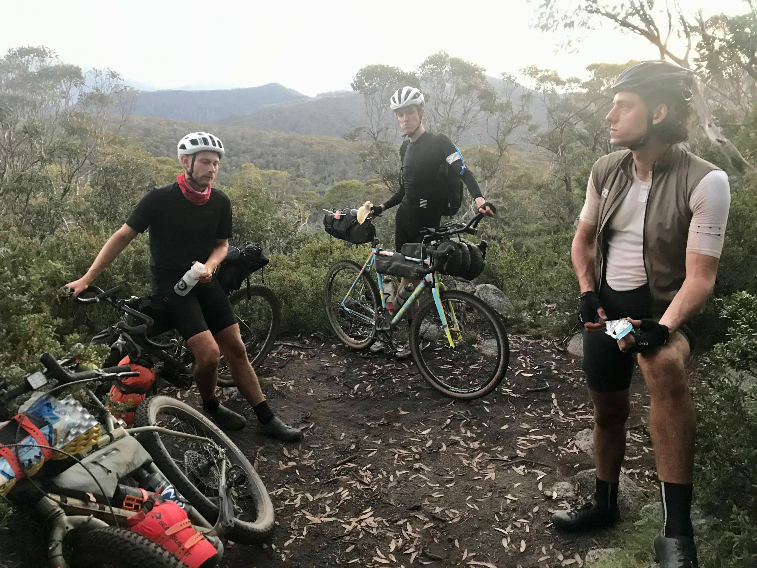 Tired riders on the Vic divide 550