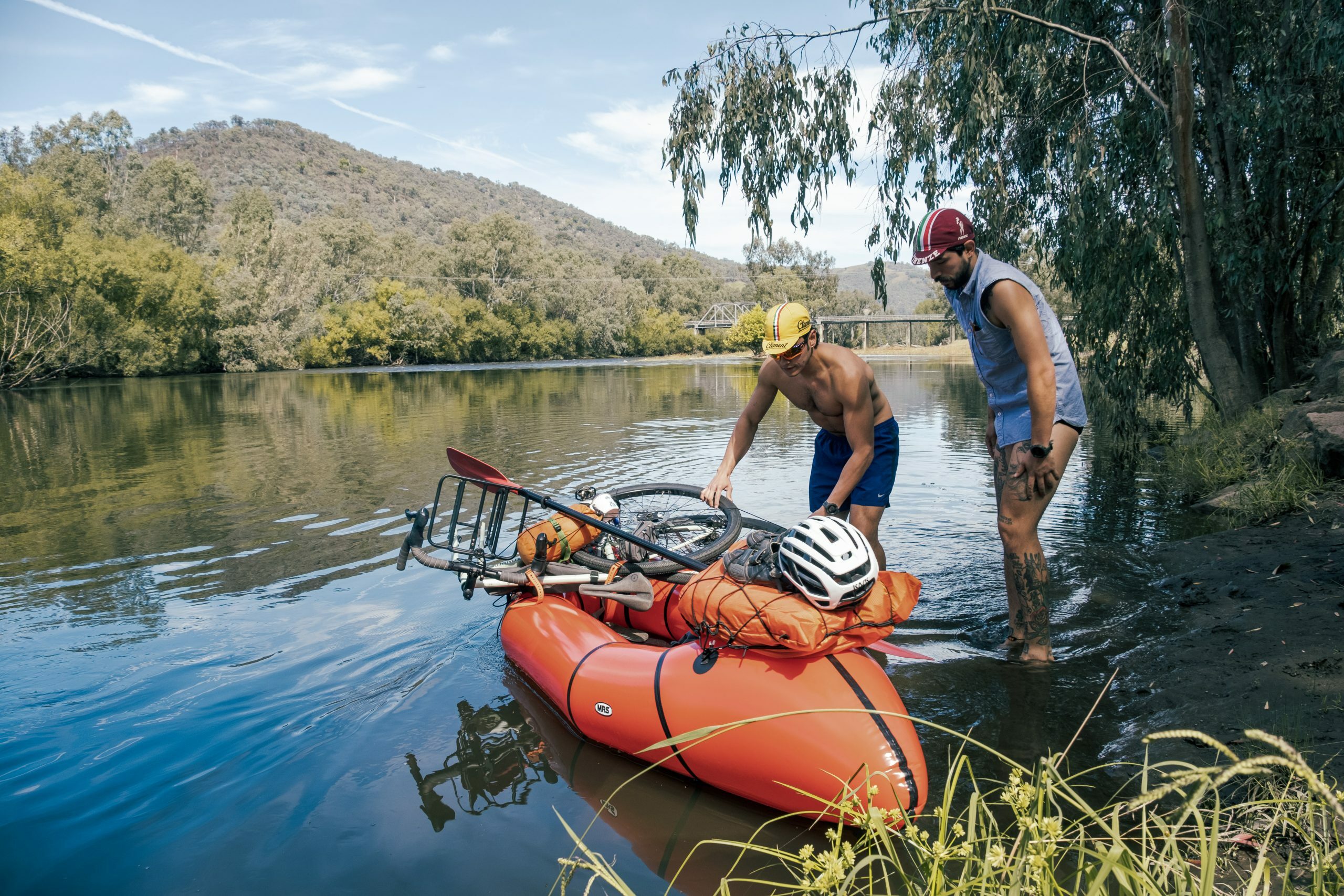 Loading up a packraft on the murray river